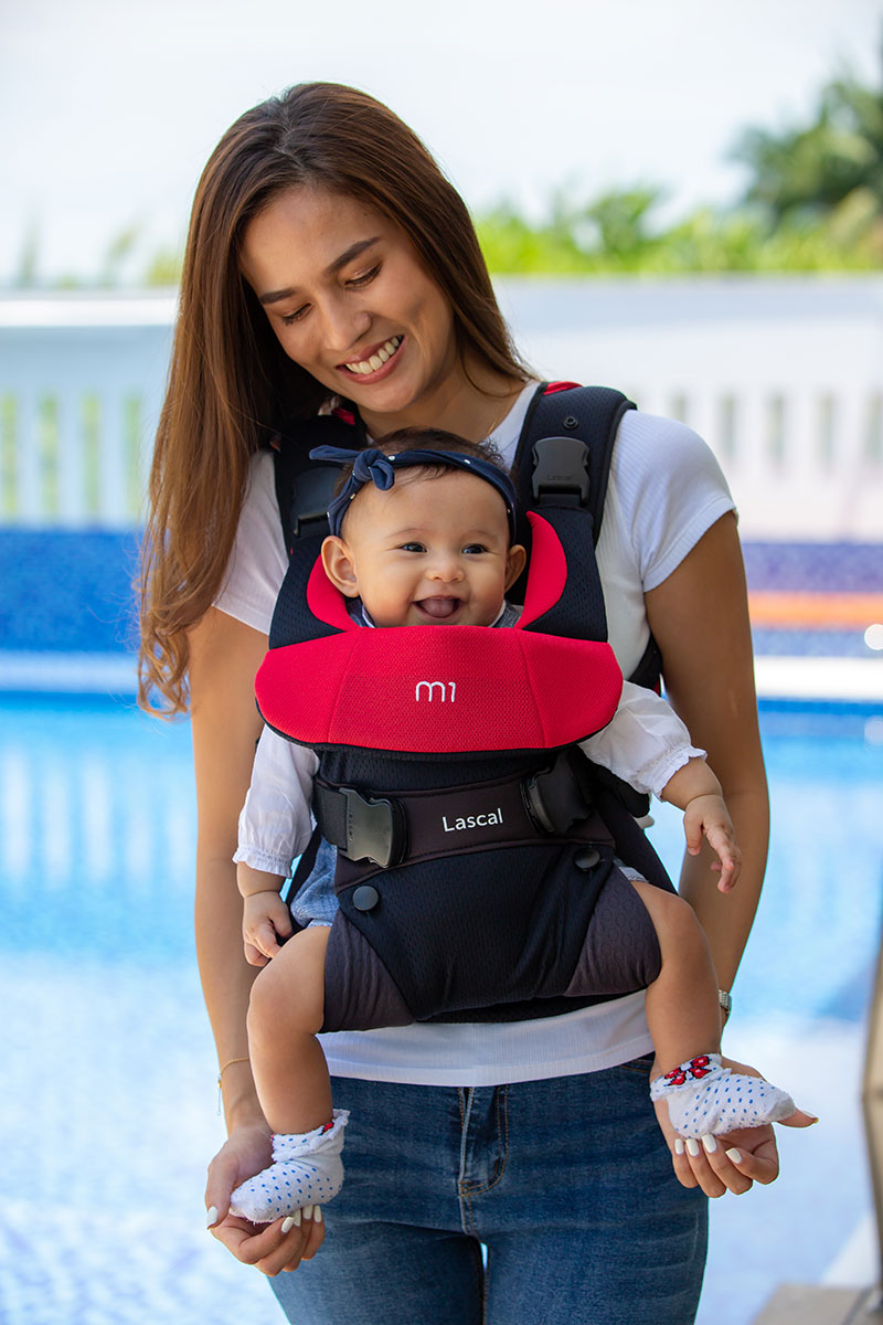 m1 Carrier mum with kid front facing 03